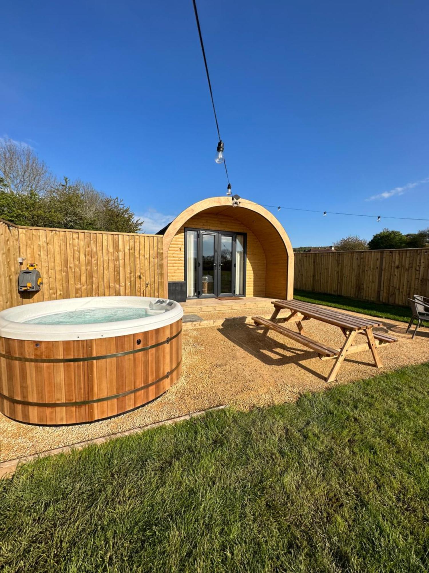 Lois' Pod With Hot Tub, Near Airport Hotel Bristol Luaran gambar